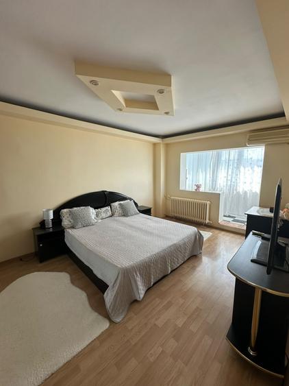 Apartament cu 3 camere semidecomandat, mobilat în Dristor