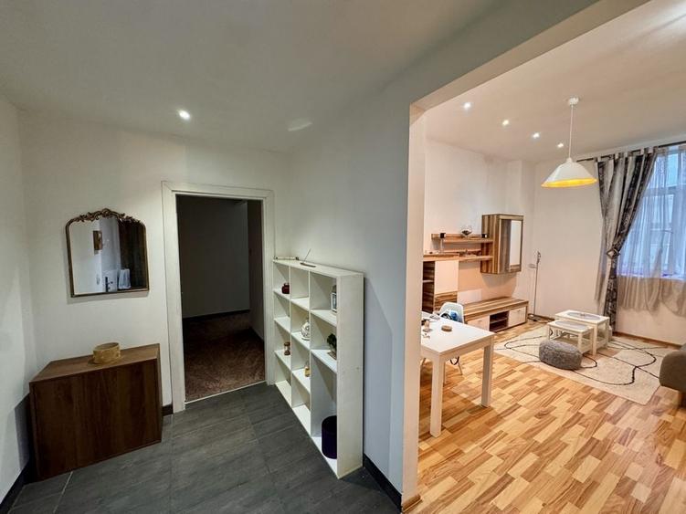 Apartament cu 3 camere decomandat în Vitan