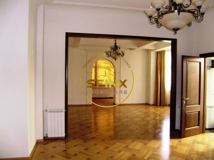 Apartament cu 11 camere în Capitale