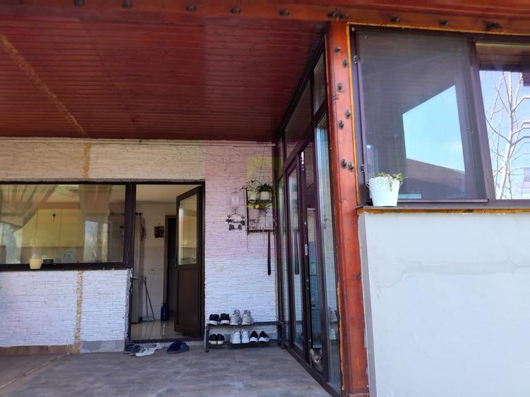 Casă cu 5 camere cu Teren 958 Mp în Central