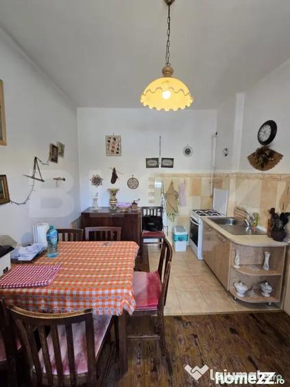 Casă cu 6 camere cu Teren 327 Mp în Central