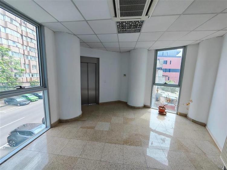 Birou, de 1,100 mp, în Vitan Mall