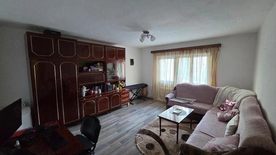 Apartament cu 3 camere decomandat, mobilat în Complex Studențesc