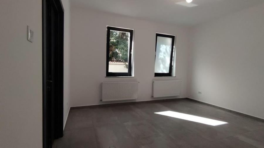 Casă cu 5 camere cu Teren 300 Mp în Unirii