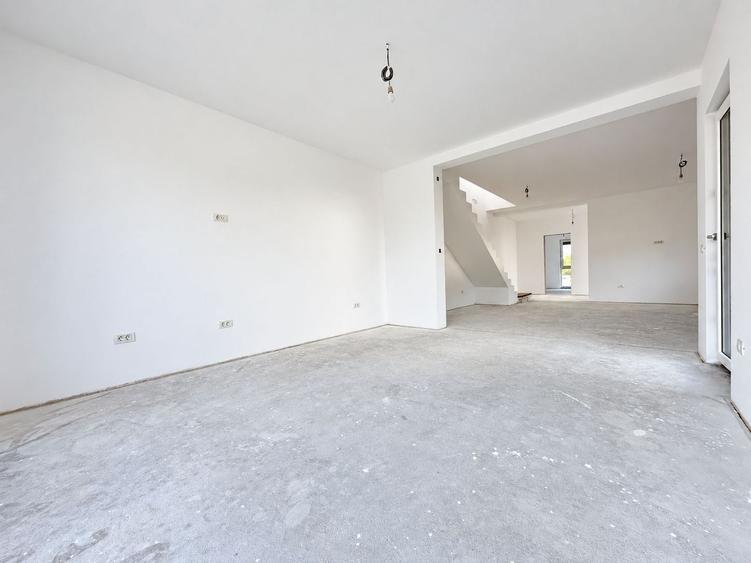 Duplex cu 4 camere cu Canalizare în Dumbrăvița