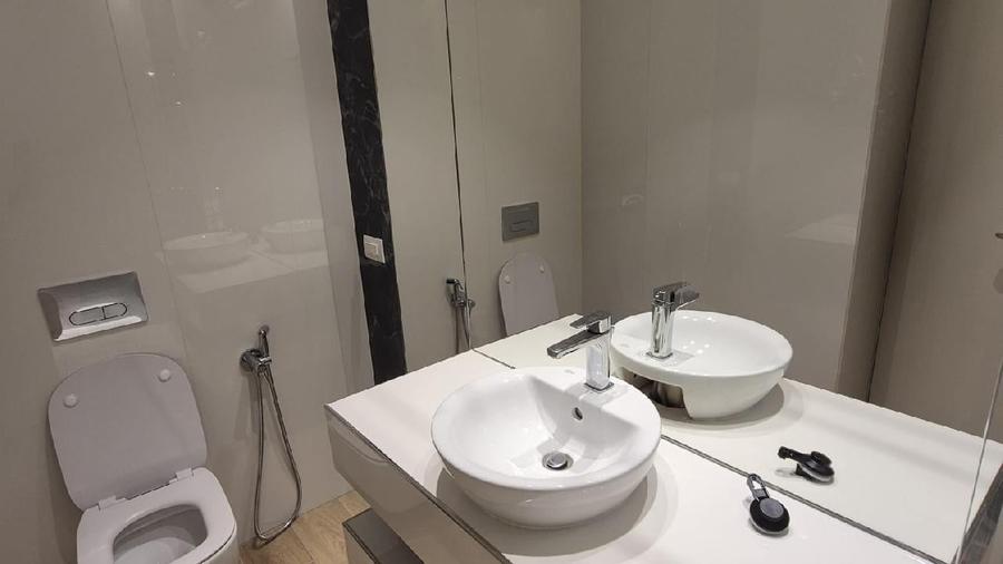 Apartament cu 4 camere semidecomandat în Central