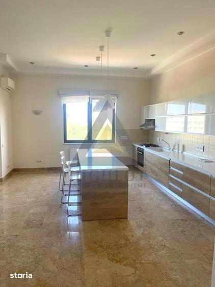Apartament cu 4 camere în Aviatorilor
