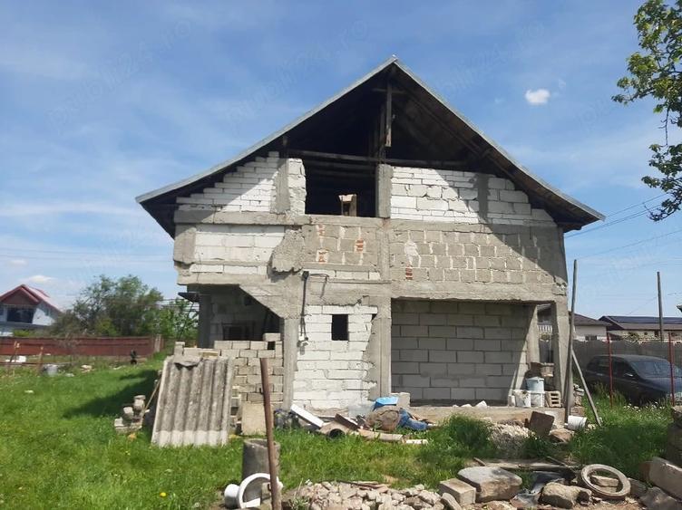 Casă cu Teren 900 Mp în Căteasca