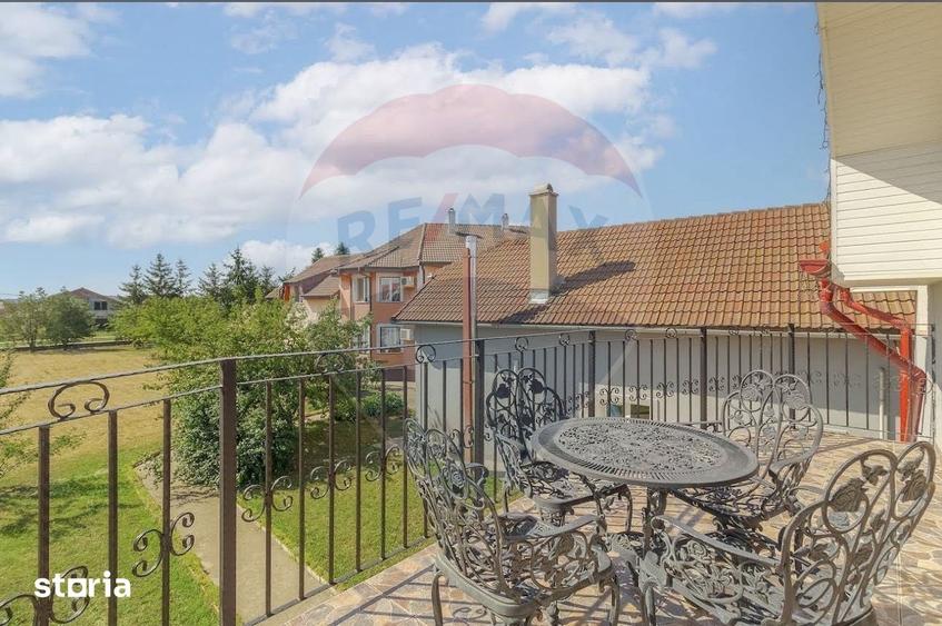 Casă cu Teren 5375 Mp în Sânmartin