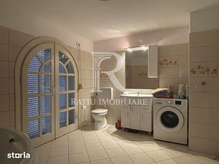 Casă cu 6 camere cu Teren 1259 Mp în Podgoria