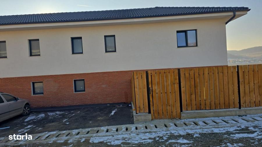 Casă cu 4 camere în Baciu