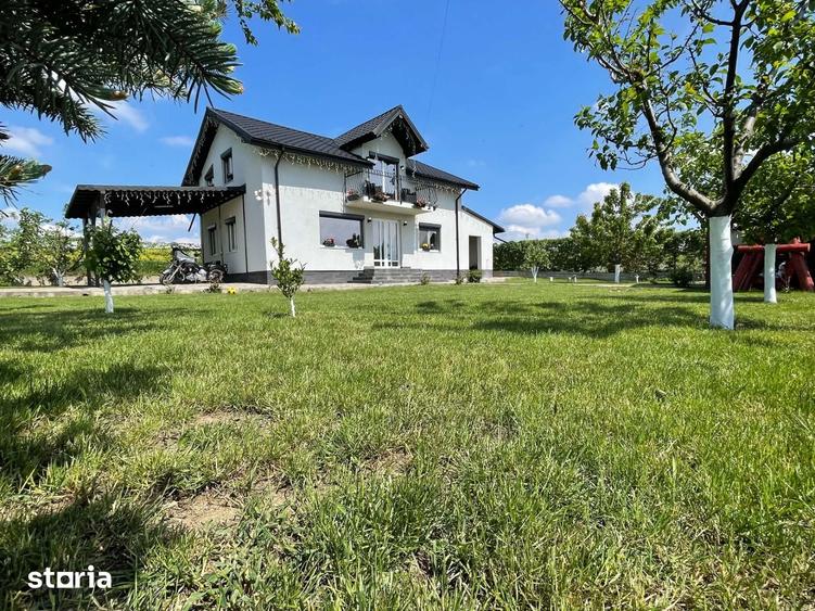 Casă cu 4 camere cu Teren 600 Mp în Central