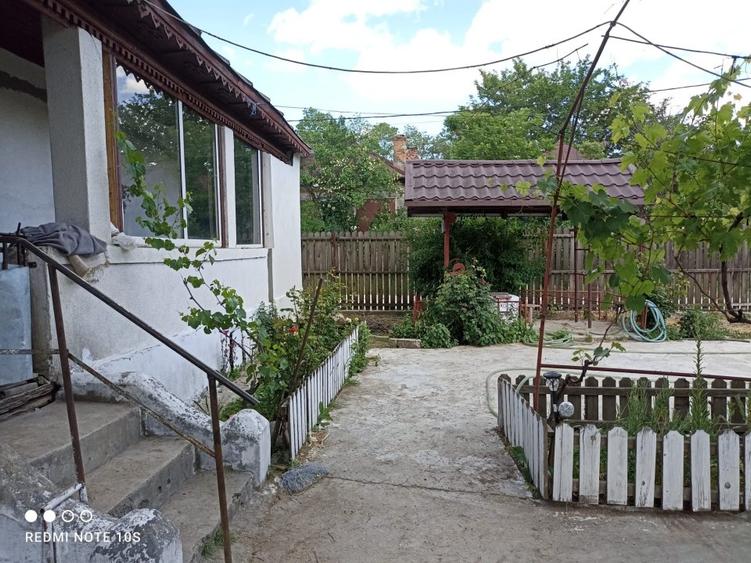 Casă individuală cu 2 camere cu Teren 1865 Mp în Hârsești