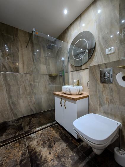 Apartament cu 2 camere semidecomandat, mobilat în P-ța Unirii