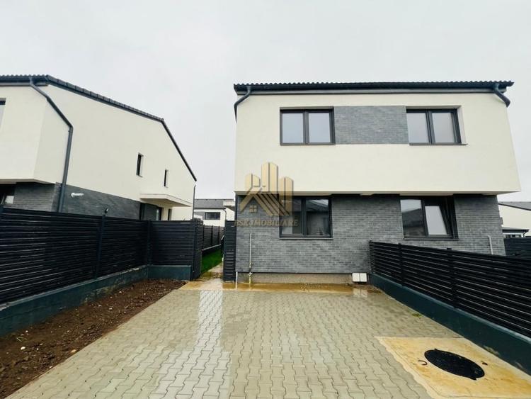 Duplex cu 3 camere cu Canalizare în Sânpetru