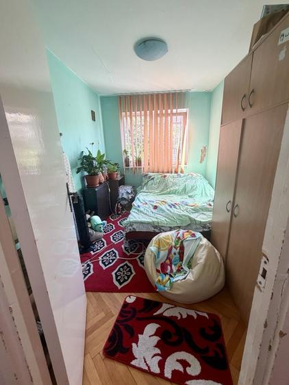 Apartament cu 3 camere semidecomandat în Cetății