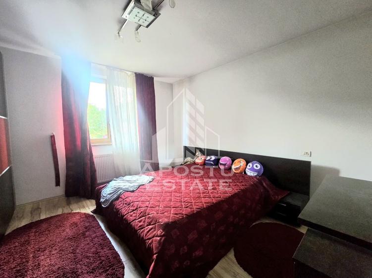 Casă individuală cu 8 camere cu Canalizare în Mehala