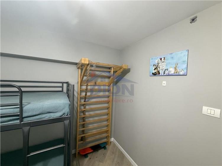 Apartament cu 3 camere decomandat, mobilat în Decebal