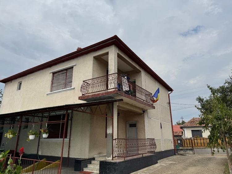 Casă individuală cu 5 camere cu Canalizare în Ardud