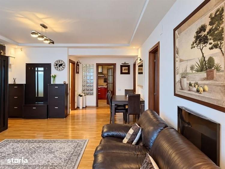 Apartament cu 3 camere semidecomandat în Aviatorilor