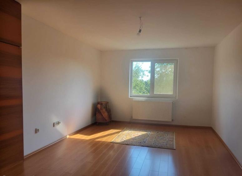 Casă cu 4 camere cu Teren 2900 Mp în Clinceni