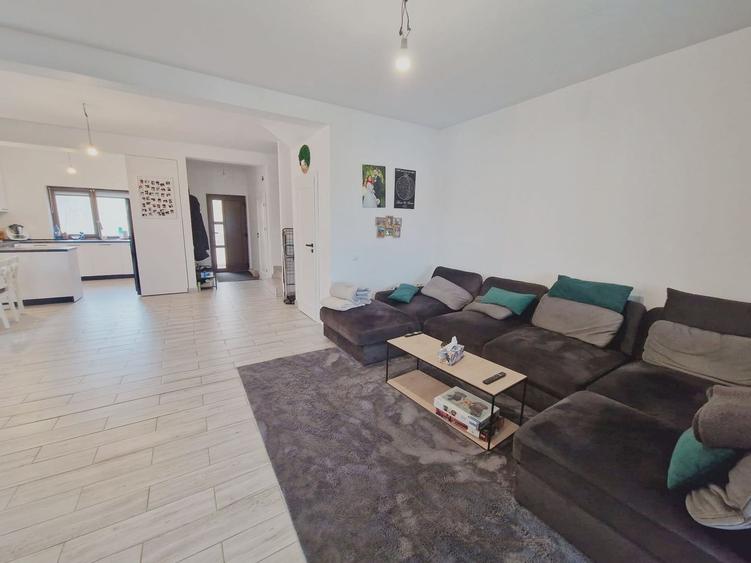 Duplex cu 4 camere cu Canalizare în Dezmir