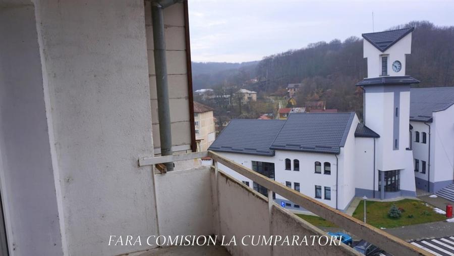 Apartament cu 3 camere decomandat, mobilat în Băile Govora