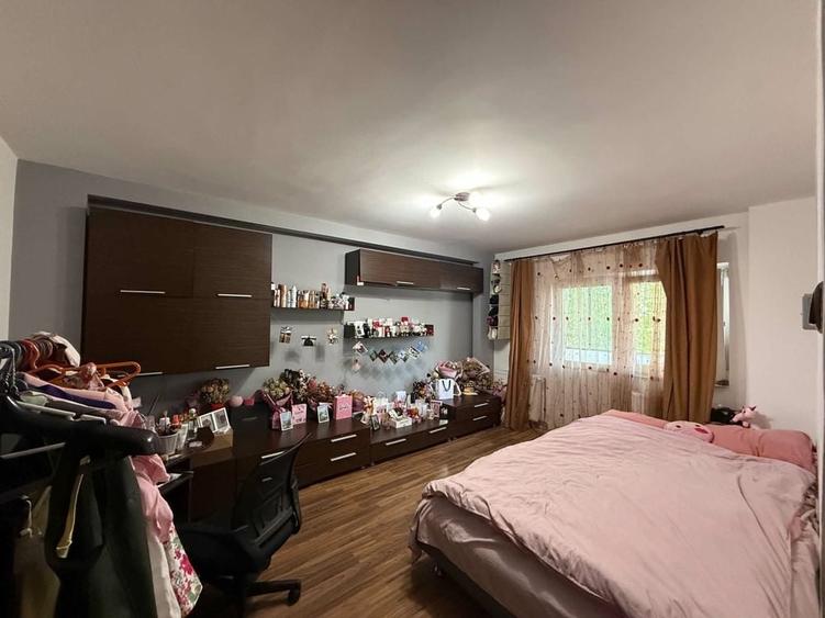 Apartament cu 3 camere decomandat în Florești