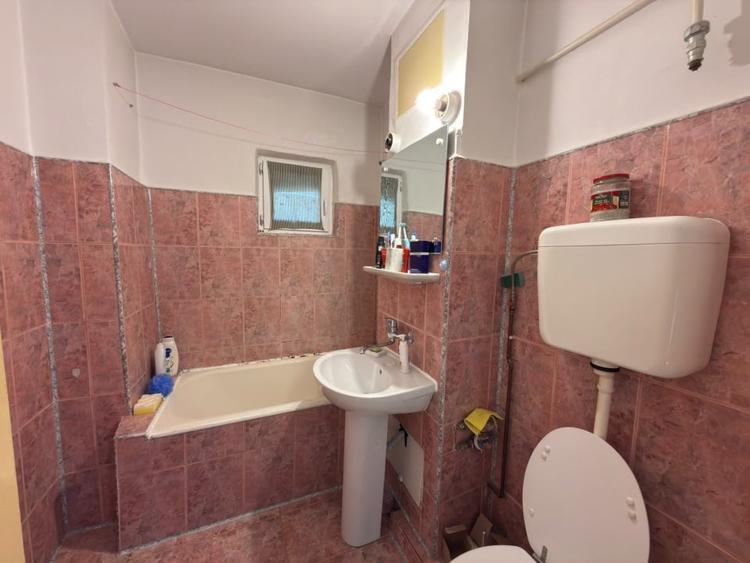 Apartament cu 3 camere decomandat, mobilat în Republicii