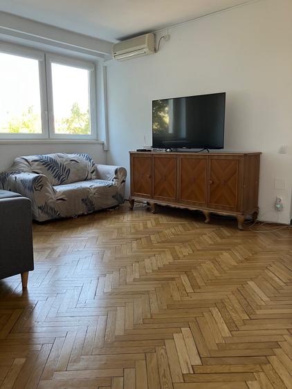 Apartament cu 3 camere semidecomandat în Ștefan cel Mare