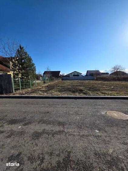 Teren de 685 mp, în Sânpetru