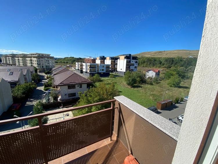 Apartament cu 3 camere semidecomandat în Florești