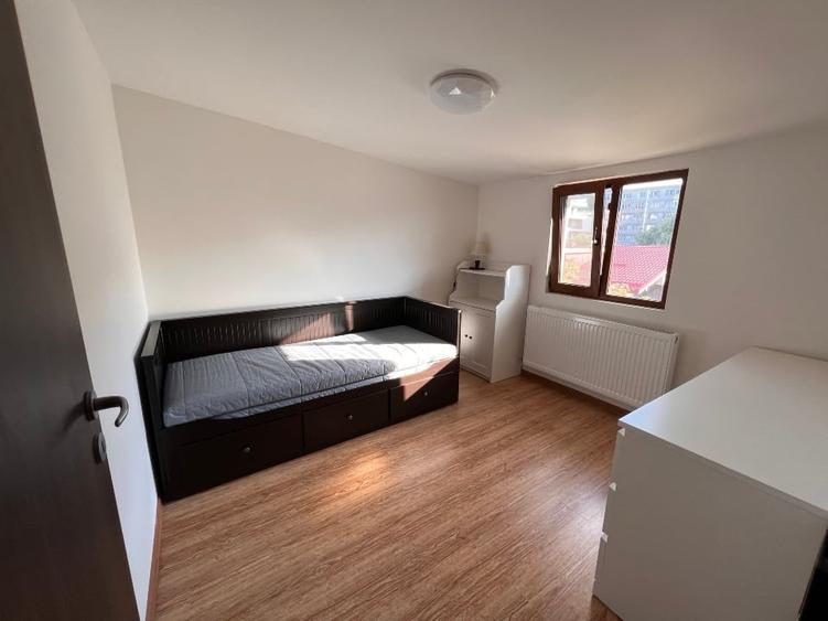 Apartament cu 4 camere decomandat, mobilat în 1 Mai