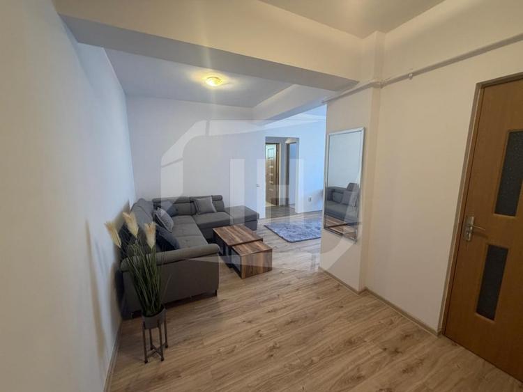 Apartament cu 3 camere semidecomandat, mobilat în Iris