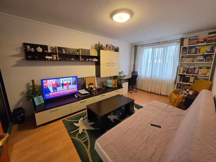 Apartament cu 2 camere decomandat în Baba Novac