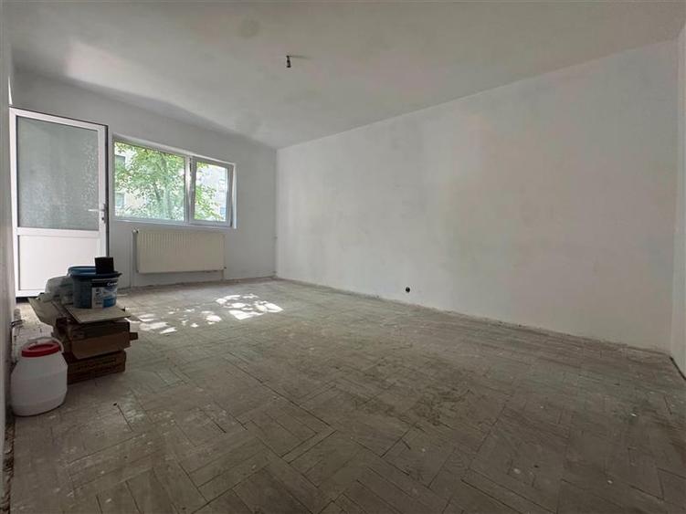 Apartament cu 3 camere decomandat în Aeroport
