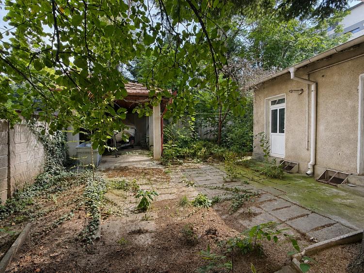 Casă individuală cu 5 camere cu Garaj în Tei