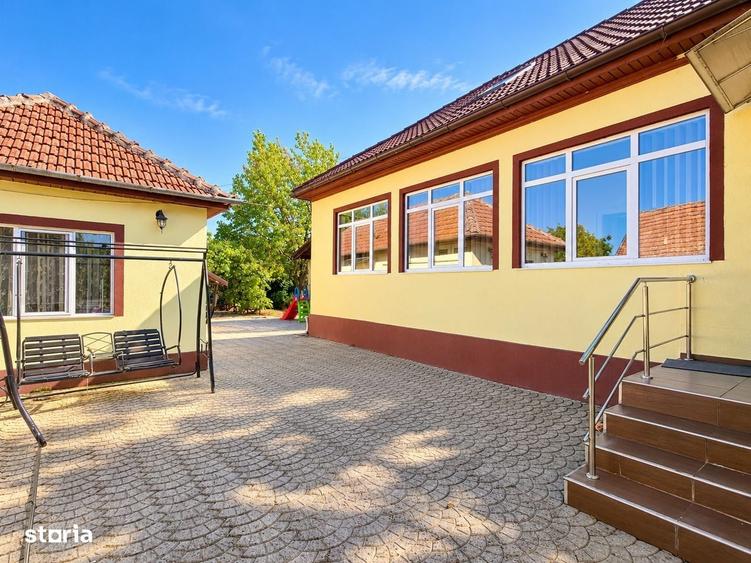 Casă cu 3 camere decomandat în Mândruloc