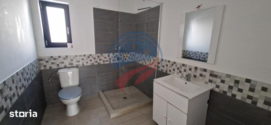 Casă cu 5 camere cu Teren 360 Mp în Malu Mare