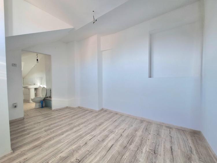 Apartament cu 2 camere semidecomandat în Polonă