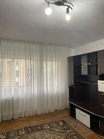 Garsonieră decomandată în Central