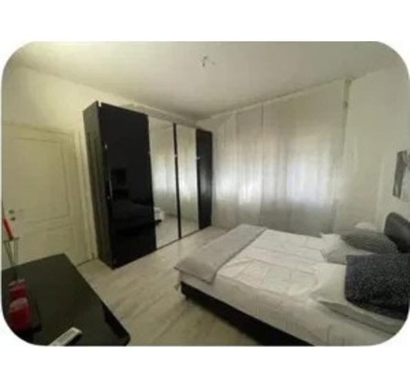 Apartament cu 3 camere semidecomandat, mobilat în Universitate