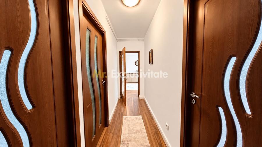 Apartament cu 4 camere decomandat, mobilat în Central