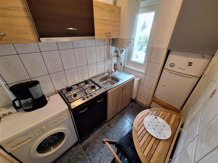 Apartament cu 3 camere semidecomandat, mobilat în Hipodrom 2