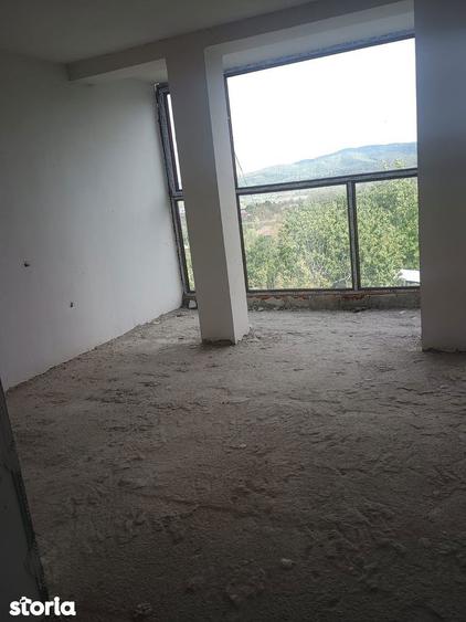 Casa de vanzare, 9 camere, zona lini?tita Parscov - 4