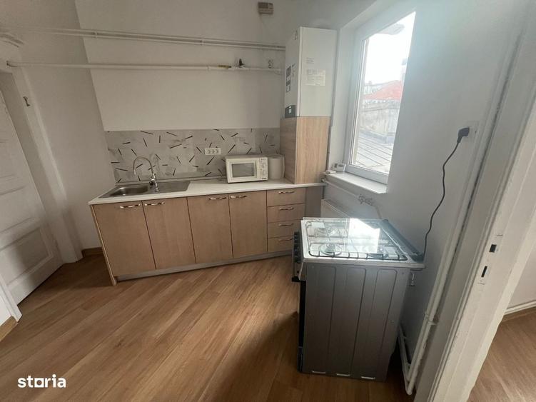 Apartament cu 4 camere în Victoriei