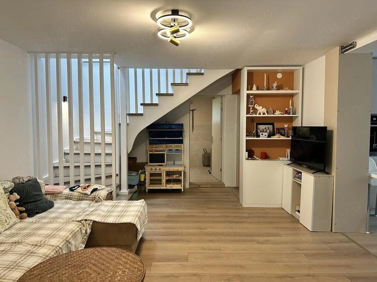 Casă cu 5 camere cu Teren 3090 Mp în Drajna