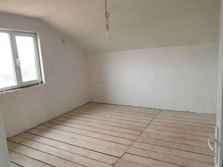 Casă cu 5 camere cu Teren 900 Mp în Tileagd