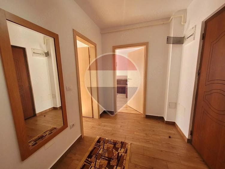 Apartament cu 2 camere decomandat în Tractorul
