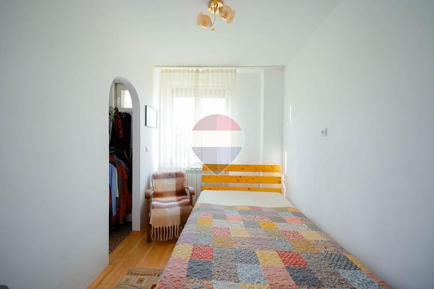 Apartament cu 3 camere semidecomandat, mobilat în Rogerius